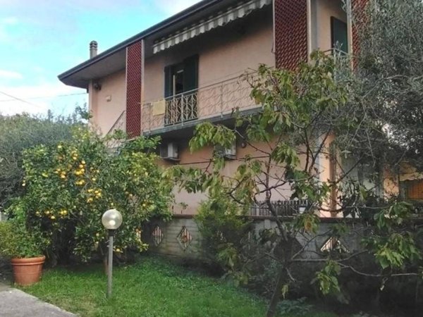 appartamento in vendita a Massa in zona Romagnano