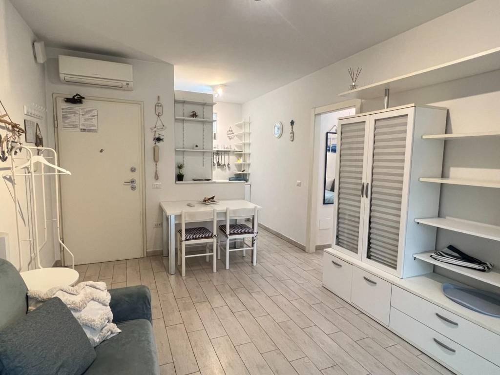 appartamento in vendita a Massa in zona Poveromo