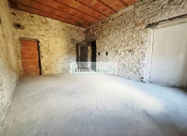 appartamento in vendita a Massa in zona Centro Storico