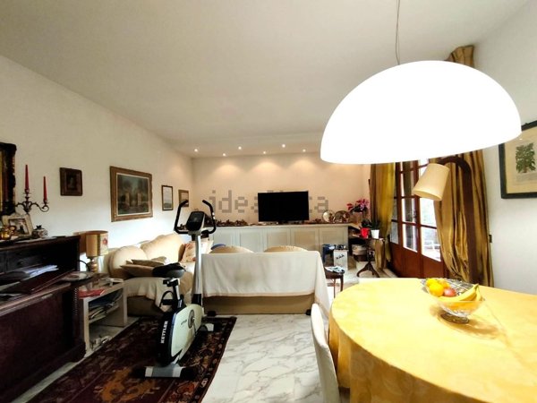 appartamento in vendita a Massa in zona Marina di Massa