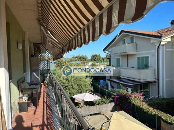 appartamento in vendita a Massa in zona Marina di Massa