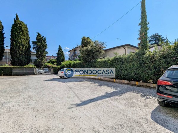 appartamento in vendita a Massa in zona Marina di Massa