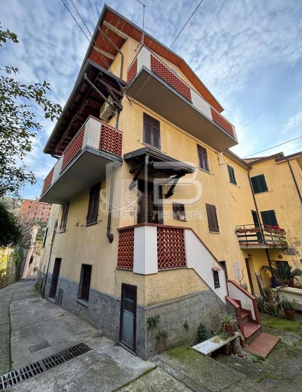 casa indipendente in vendita a Massa in zona Centro Storico