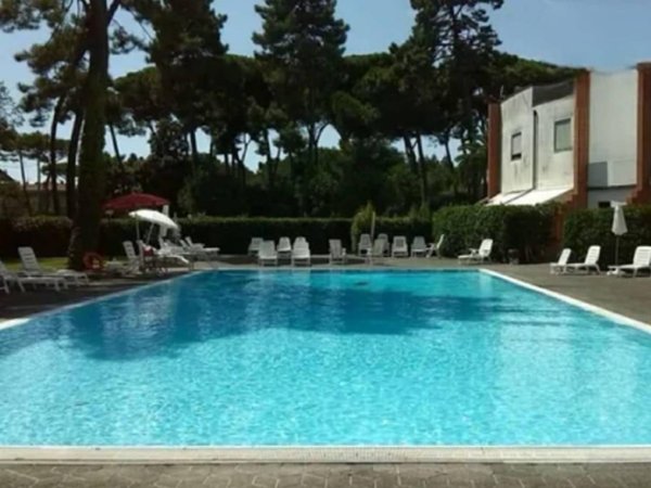 appartamento in vendita a Massa in zona Marina di Massa