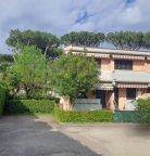 casa indipendente in vendita a Massa in zona Marina di Massa