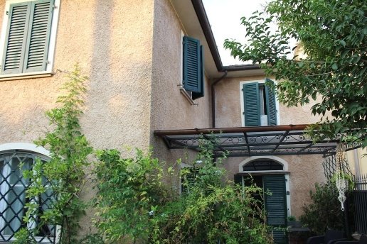 casa indipendente in vendita a Massa in zona Quercioli