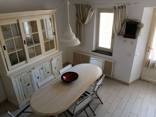 casa indipendente in vendita a Massa