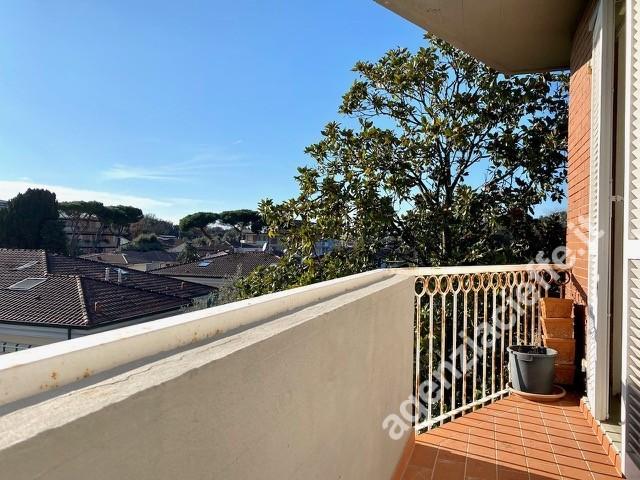 appartamento in vendita a Massa in zona Marina dei Ronchi