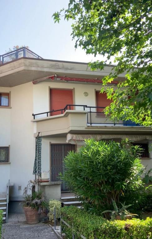 appartamento in vendita a Massa in zona Marina di Massa
