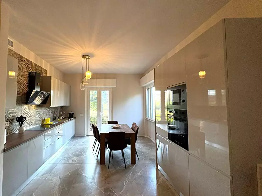 appartamento in vendita a Massa in zona Marina di Massa