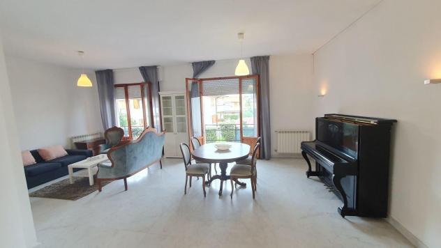 appartamento in vendita a Massa in zona Marina dei Ronchi