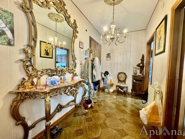 appartamento in vendita a Massa in zona Centro Storico