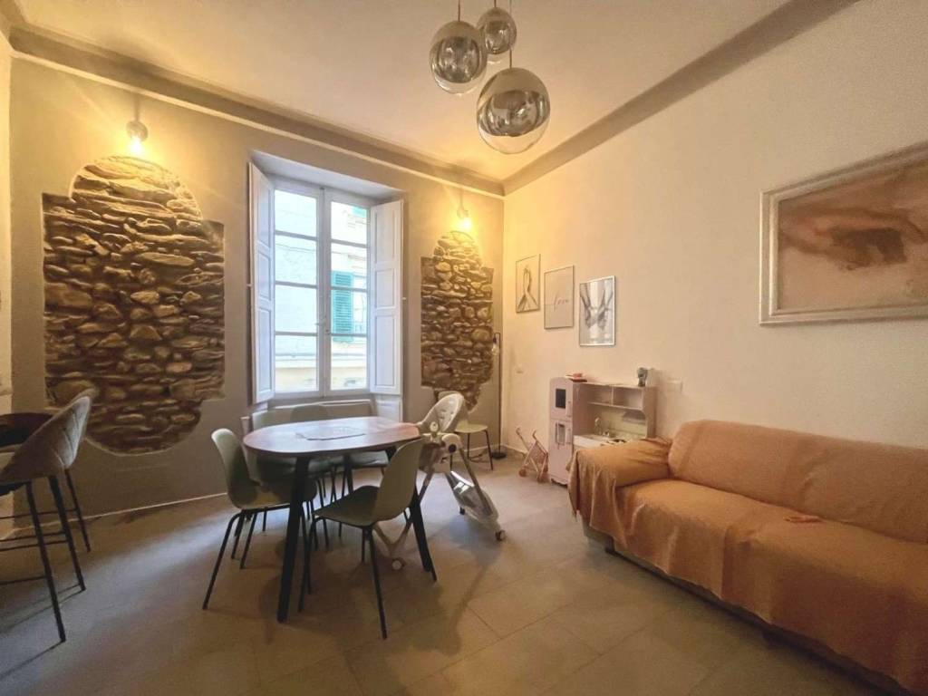 appartamento in vendita a Massa in zona Centro Storico