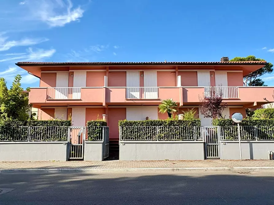 casa indipendente in vendita a Massa in zona Marina dei Ronchi