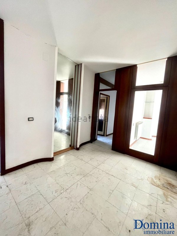 appartamento in vendita a Massa in zona Centro Storico