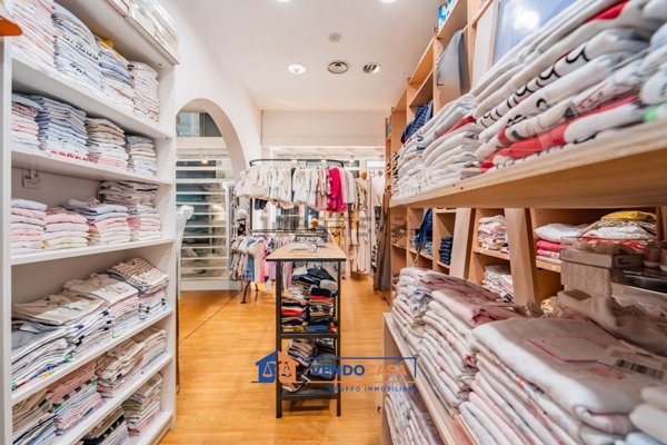 locale commerciale in vendita a Massa in zona Centro Storico