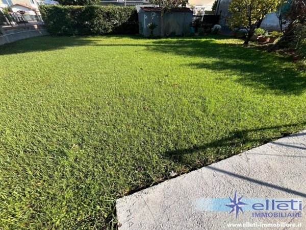 casa indipendente in vendita a Massa in zona Centro Storico