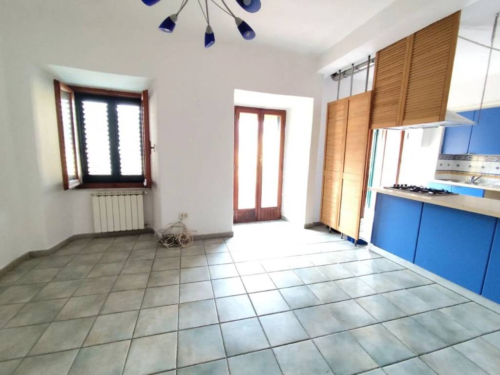 appartamento in vendita a Massa in zona Pariana