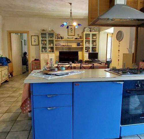 appartamento in vendita a Massa in zona Antona