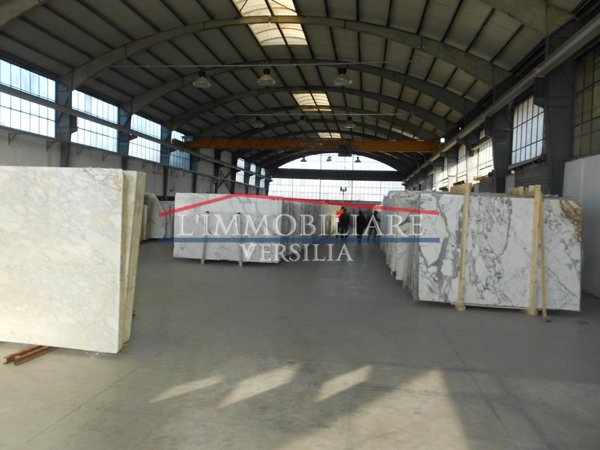 capannone in vendita a Massa in zona Marina di Massa