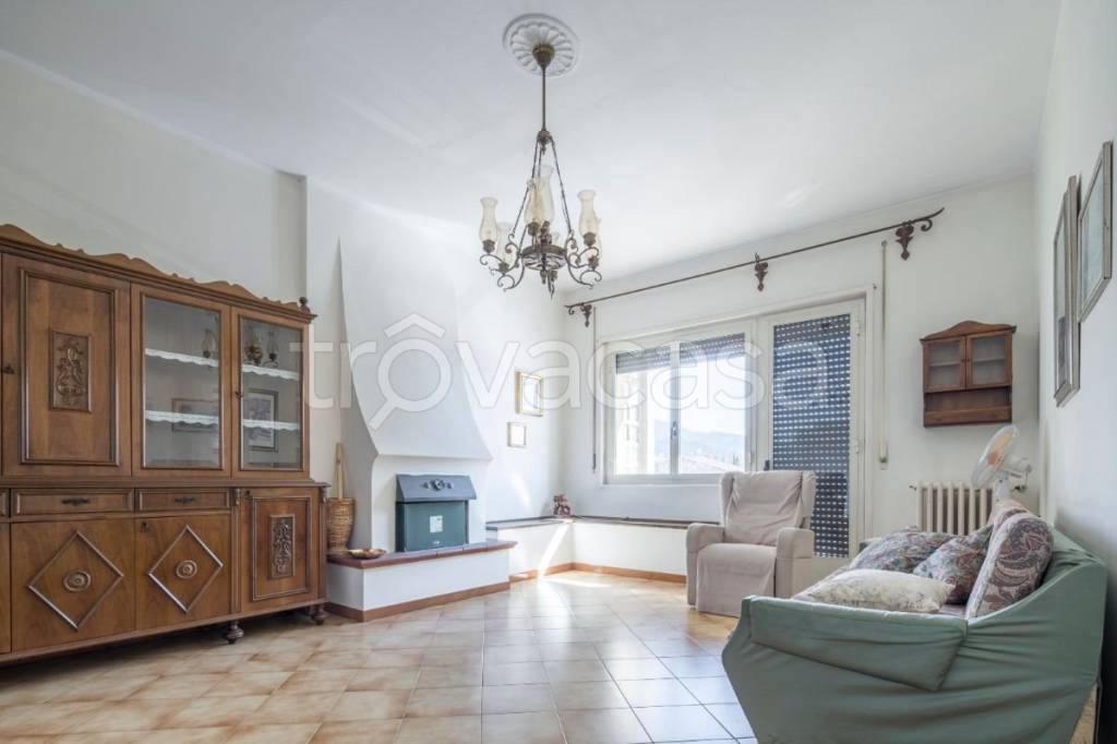 appartamento in vendita a Massa in zona Centro Storico