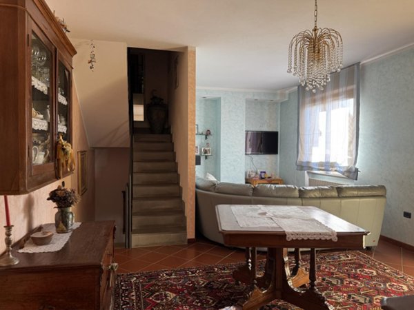 casa indipendente in vendita a Massa in zona Quercioli