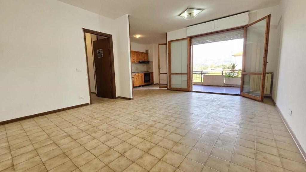 appartamento in vendita a Massa in zona Marina di Massa