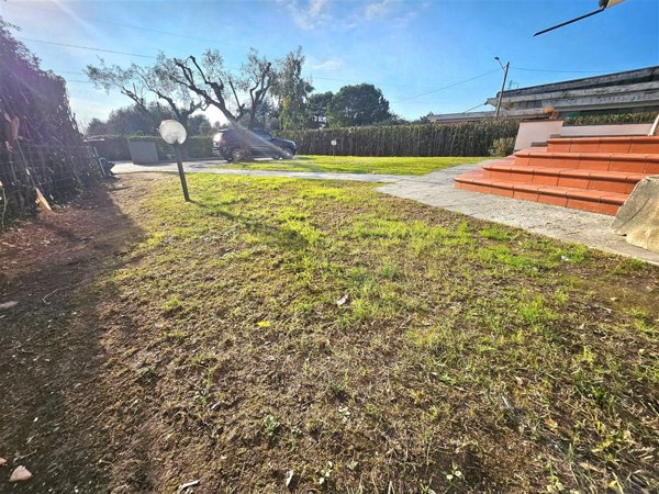 casa indipendente in vendita a Massa