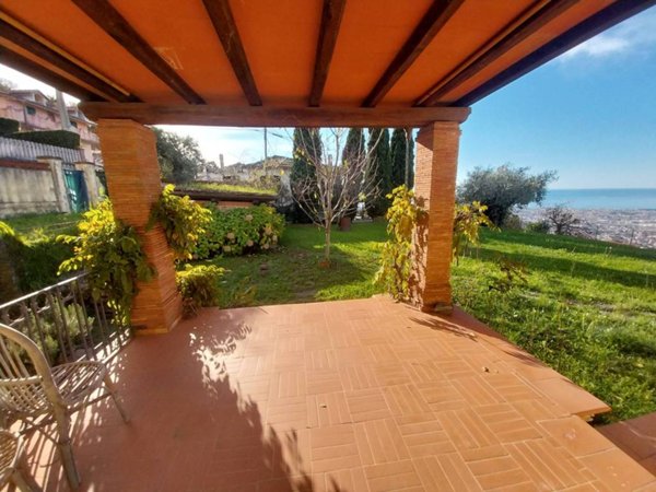 casa indipendente in vendita a Massa in zona Centro Storico