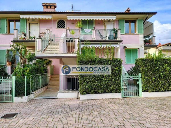 appartamento in vendita a Massa in zona Centro Storico