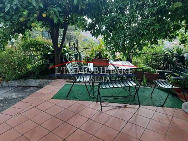 casa indipendente in vendita a Massa in zona Centro Storico