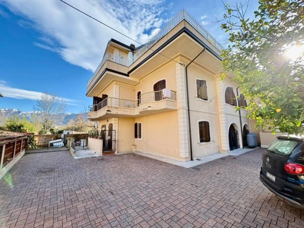 appartamento in vendita a Massa in zona Marina dei Ronchi