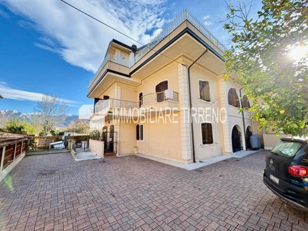 appartamento in vendita a Massa in zona Marina dei Ronchi