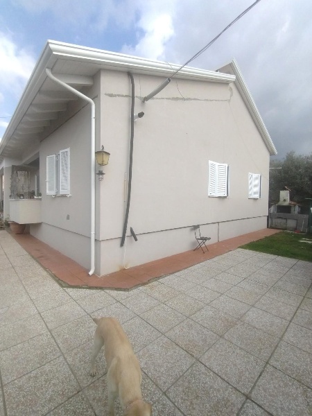 casa indipendente in vendita a Massa in zona Castagnola