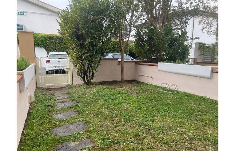 casa indipendente in vendita a Massa in zona Poveromo