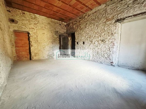 appartamento in vendita a Massa in zona Centro Storico