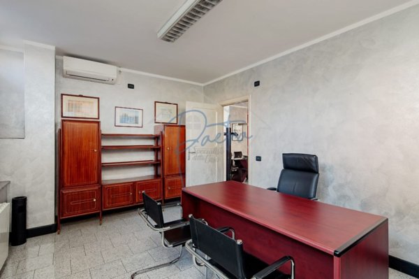 ufficio in vendita a Massa in zona Centro Storico