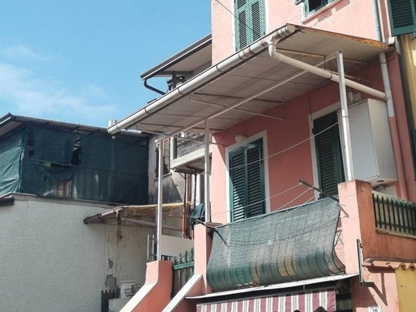 casa indipendente in vendita a Massa in zona Castagnola