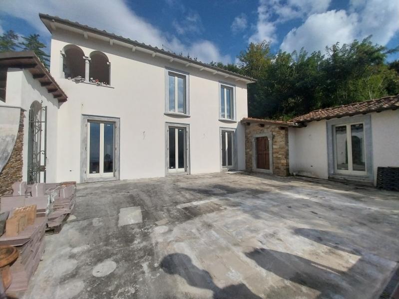 casa indipendente in vendita a Massa in zona Centro Storico