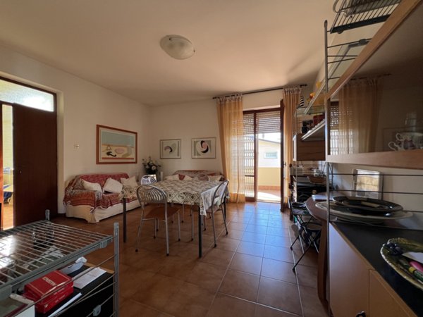 appartamento in vendita a Massa in zona Marina dei Ronchi