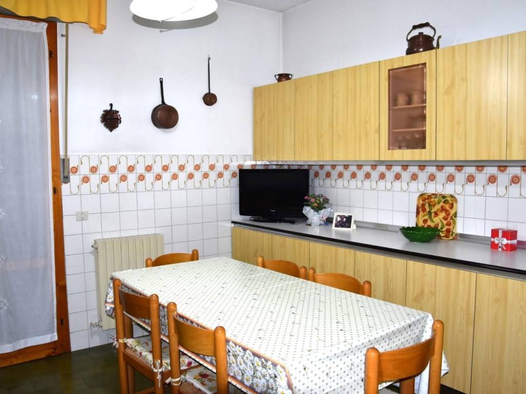 appartamento in vendita a Massa in zona Marina di Massa