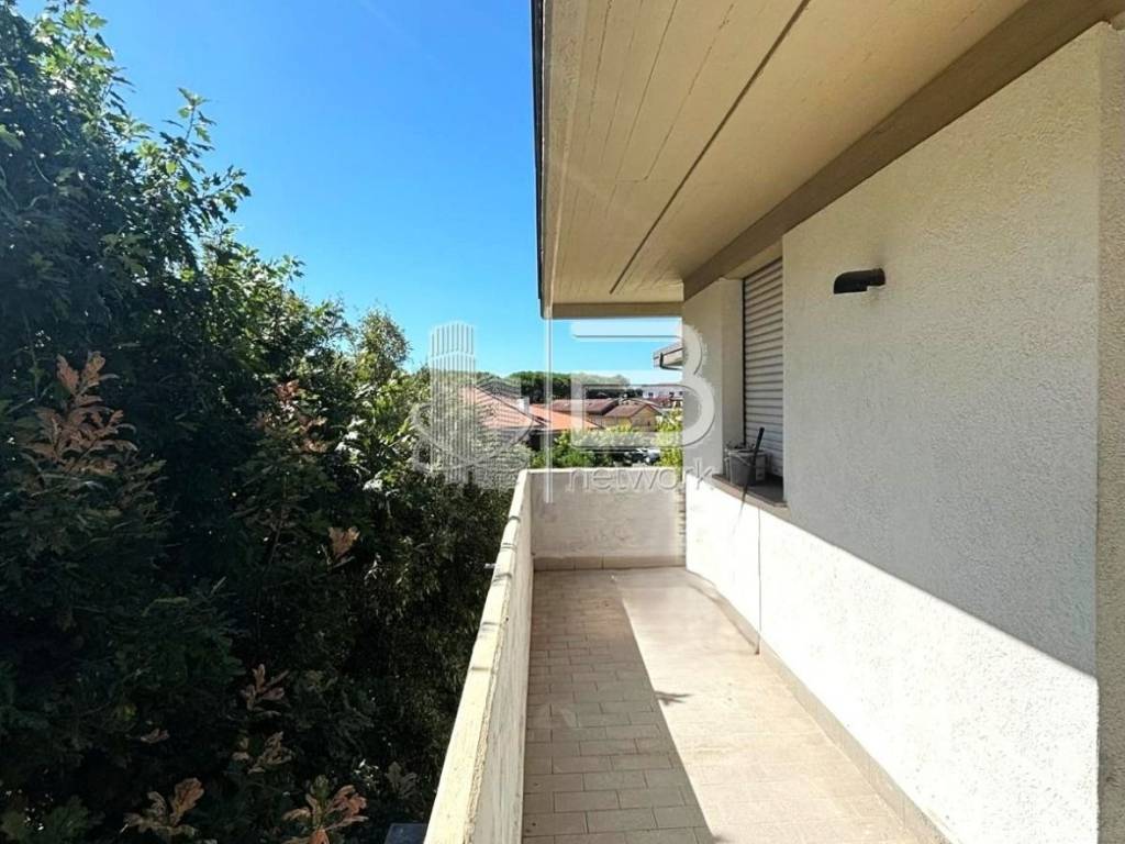 appartamento in vendita a Massa in zona Marina dei Ronchi