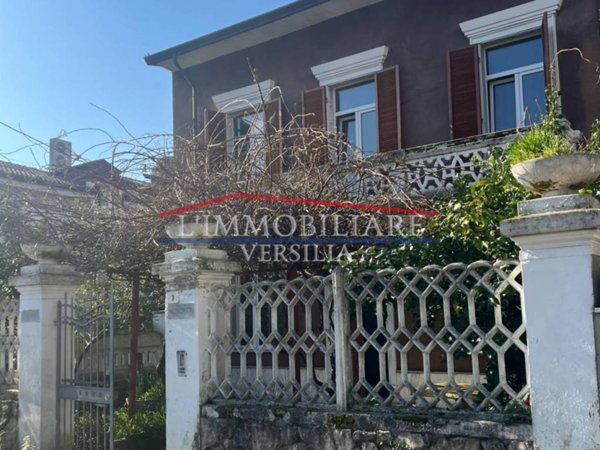 casa indipendente in vendita a Massa in zona Centro Storico