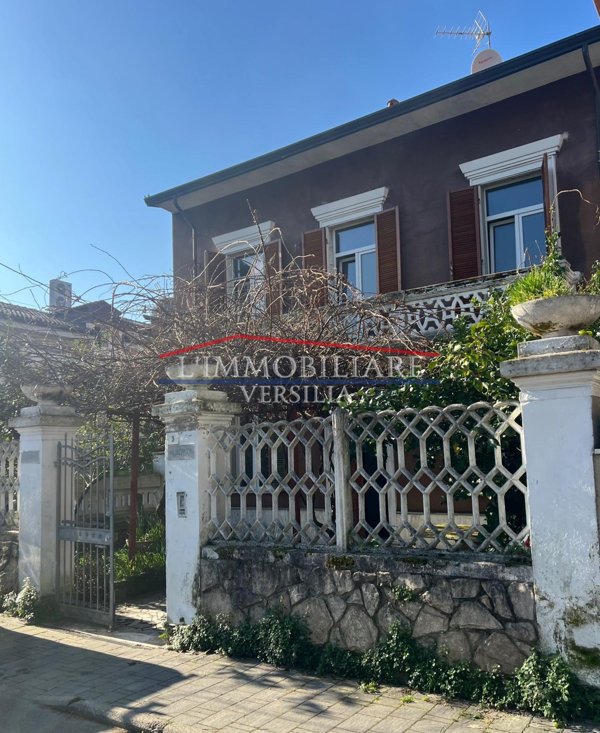 casa indipendente in vendita a Massa in zona Centro Storico