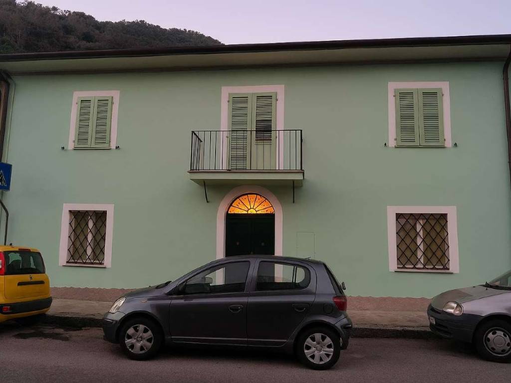 casa indipendente in vendita a Massa