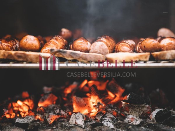 negozio in vendita a Massa in zona Centro Storico