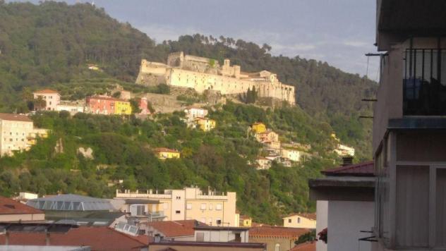 appartamento in vendita a Massa in zona Centro Storico