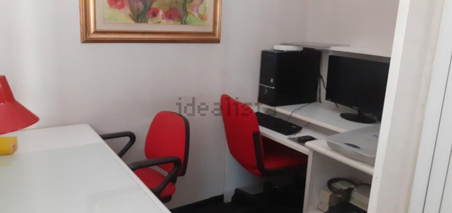 locale commerciale in vendita a Massa in zona Marina dei Ronchi