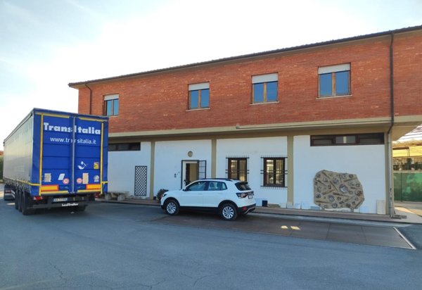 capannone in vendita a Massa