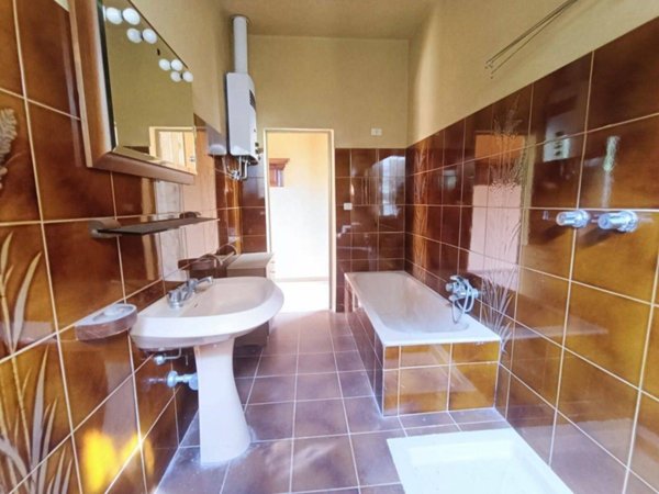 casa indipendente in vendita a Massa in zona Antona